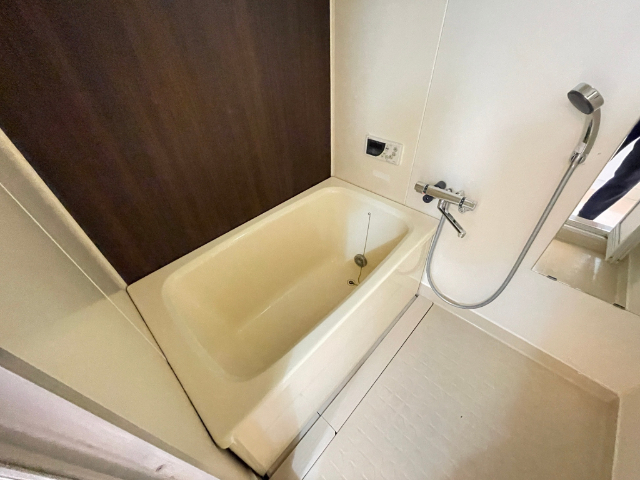 バス・シャワールーム　追い炊き機能付きバスルームです