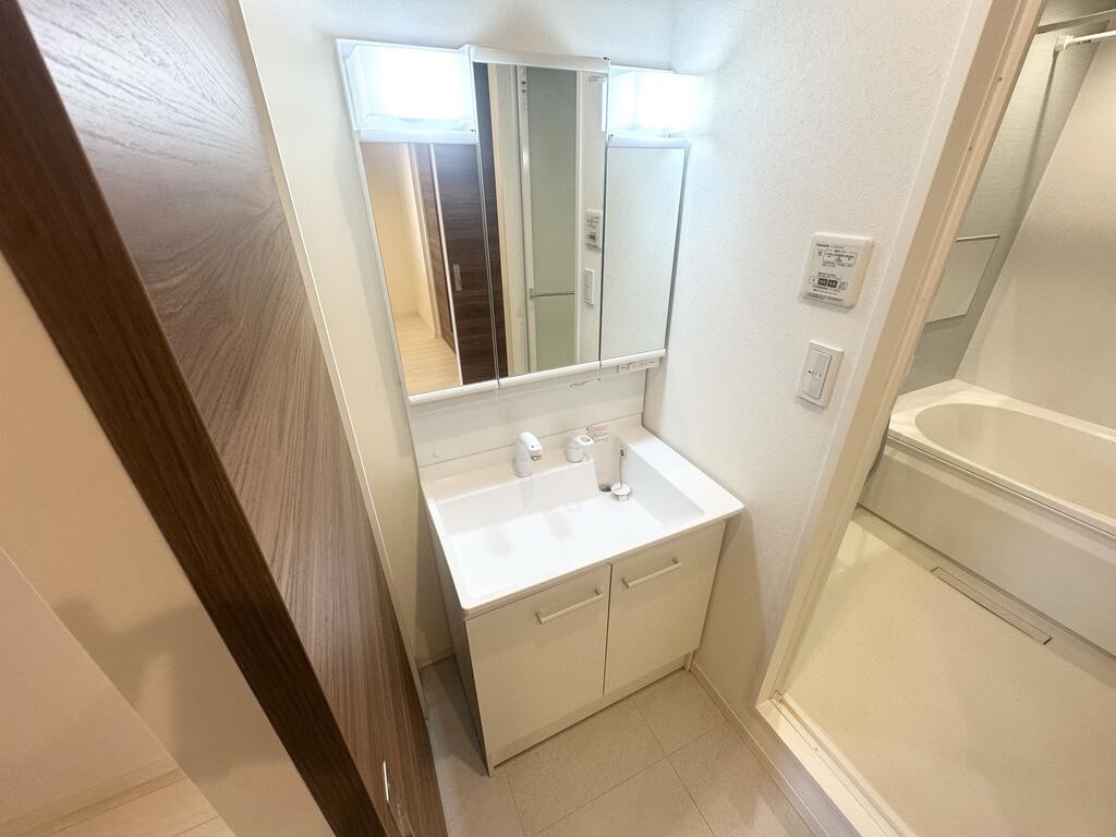 洗面設備　※同タイプ間取りの写真です。