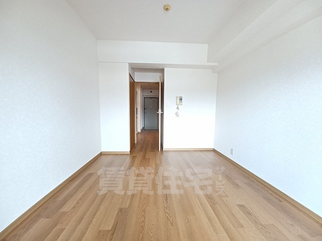 居室・リビング　同建物　別部屋