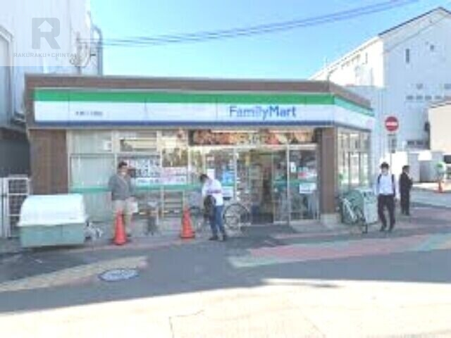 コンビニ　ファミリーマート大宮二丁目店（コンビニ）まで243m