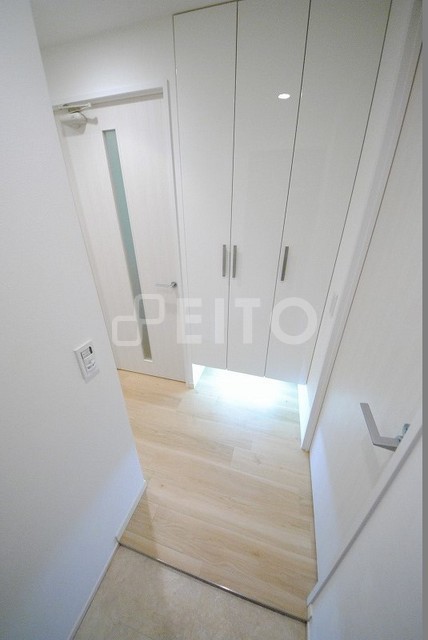 玄関　写真は１０６号室