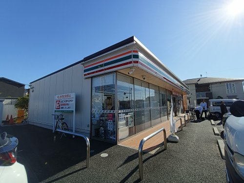 コンビニ　セブンイレブン 川口里中央店（コンビニ）まで565m