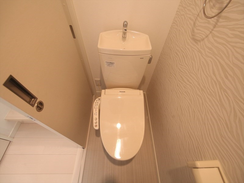 トイレ　温水洗浄便座付トイレ