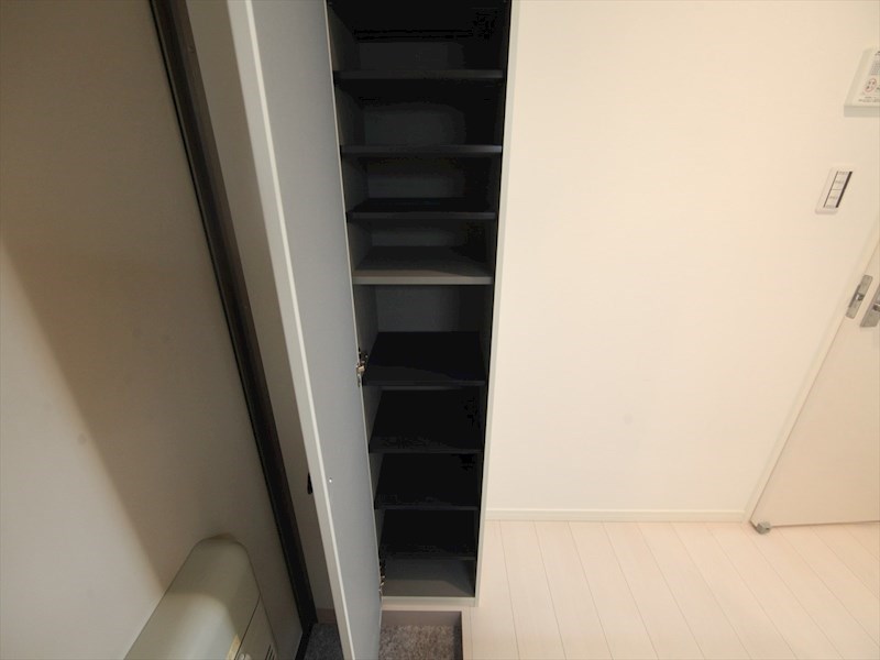 玄関　玄関　シューズボックス付（収納充実してます）