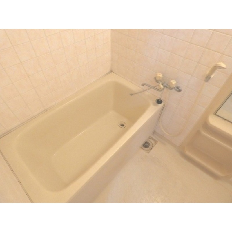 バス・シャワールーム　ワイドな浴槽