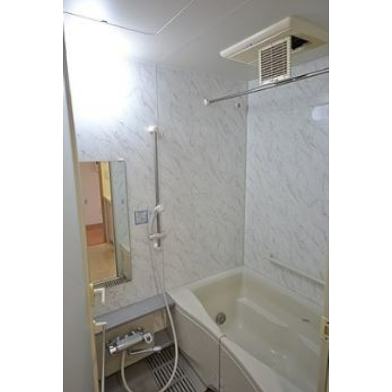 バス・シャワールーム　追い焚き機能付き♪