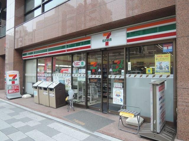 コンビニ　セブンイレブン港区芝2丁目店（コンビニ）まで92m