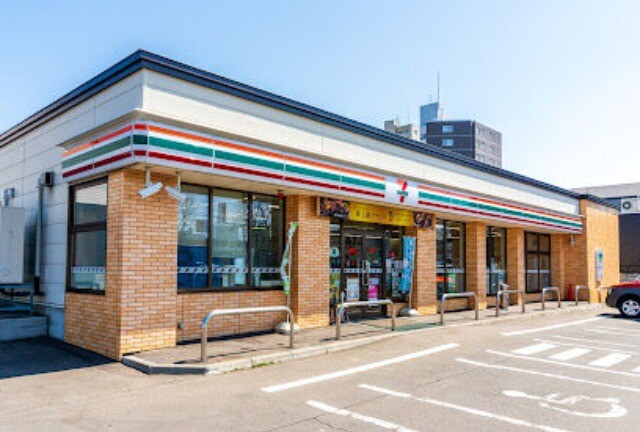 コンビニ　セブンイレブン札幌北18条東16丁目店（コンビニ）まで250m