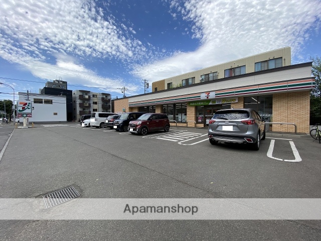 コンビニ　セブンイレブン（コンビニ）まで511m