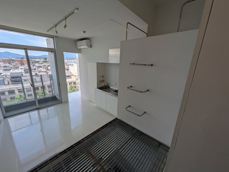 居室・リビング　同建物同号室の室内写真です。(701号室)