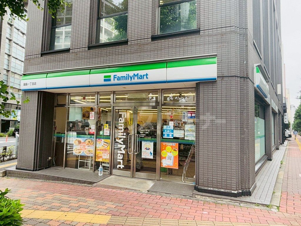 コンビニ　ファミリーマート湯島一丁目店（コンビニ）まで70m