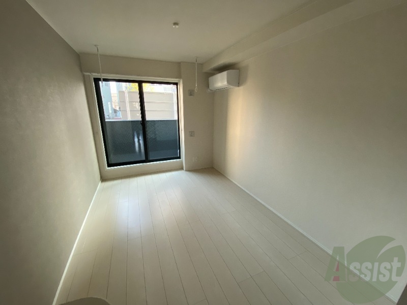 居室・リビング　リビングは白を基調としていて明るい雰囲気です。