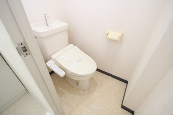 トイレ　※別号室の写真です。