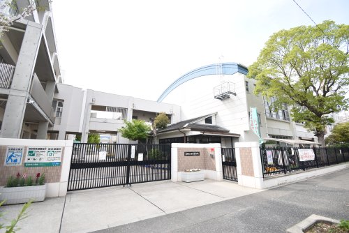 小学校　金楽寺小学校（小学校）まで676m