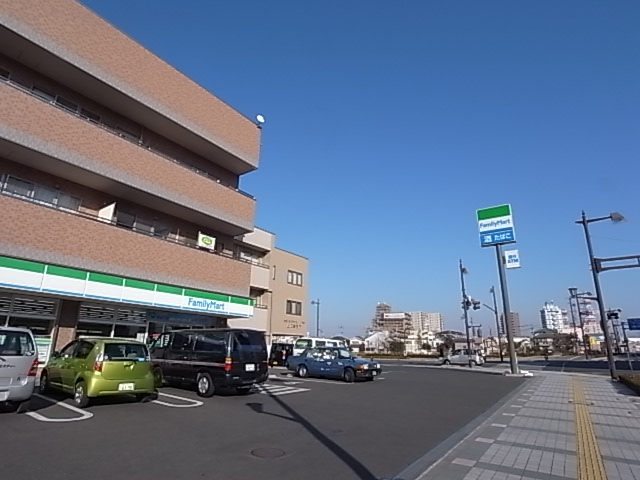 コンビニ　ファミリーマート 浜松中央三丁目店（コンビニ）まで184m