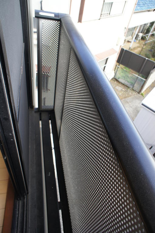 バルコニー　シャッター雨戸があります。