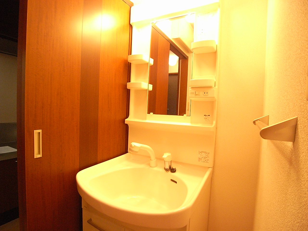 洗面設備　独立洗髪洗面台を設置しております！