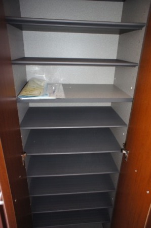 玄関　シューズボックスに靴をしまうことで玄関をすっきり。