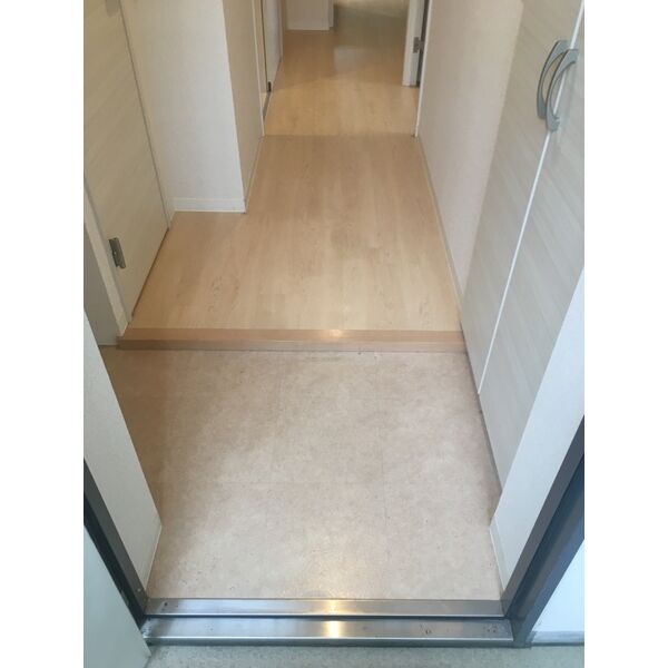 玄関　※別室の参考写真の為、現況優先です。