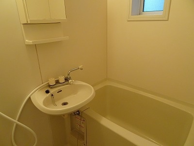 バス・シャワールーム　落ち着いた空間のお風呂です