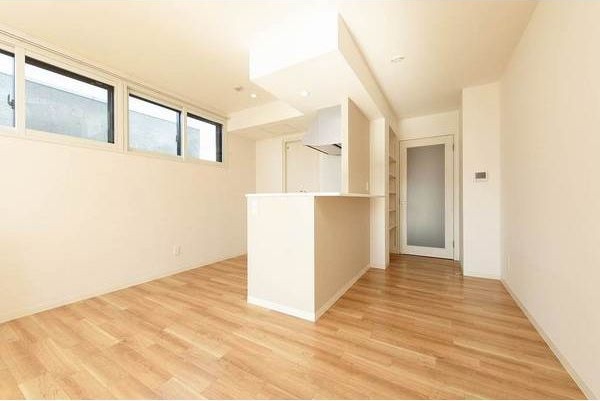 居室・リビング　明るいリビングで気持ちも明るくなりますね♪