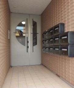 エントランス　ゆとりのあるエントランスです