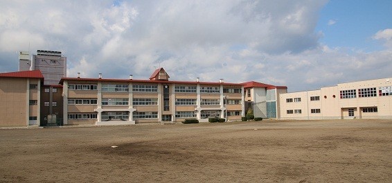 小学校　弘前市立和徳小学校（小学校）まで708m