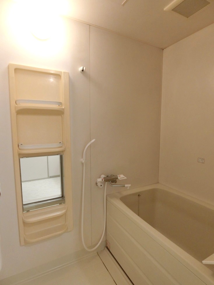 バス・シャワールーム　清潔感のある浴室です♪ゆったりお風呂に浸かって一日の疲れもリ