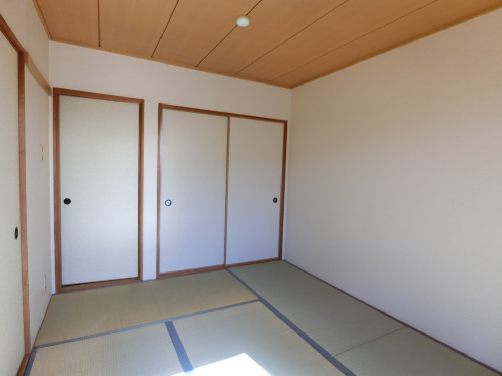 その他部屋・スペース　南東向き和室6帖☆押入れがあります♪寝具をすっきり収納できる