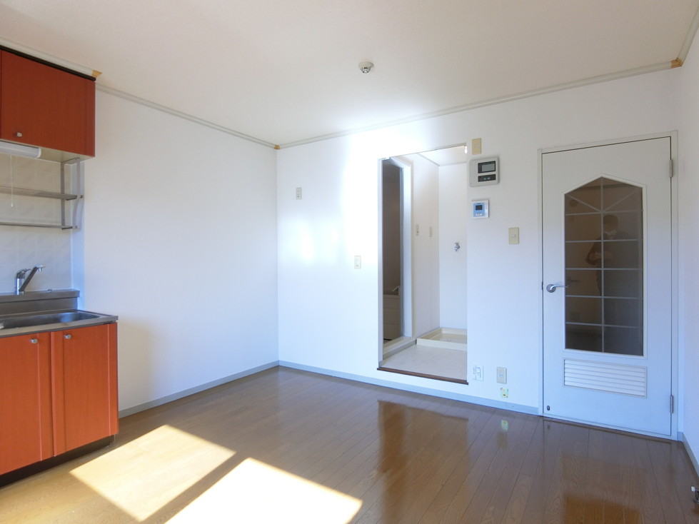 居室・リビング　南東向きダイニングキッチン8帖☆バルコニーに繋がる陽当たり・