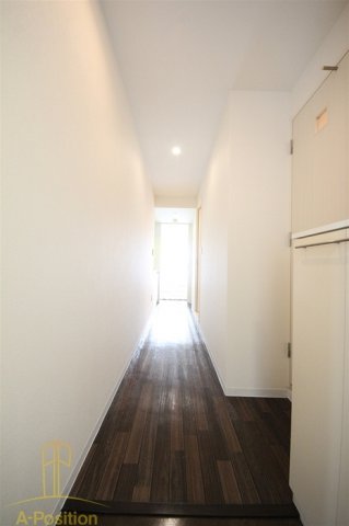 玄関　W.O.B.AWAZA