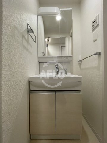 洗面設備　フォーリアライズ難波シエロ　独立洗面化粧台