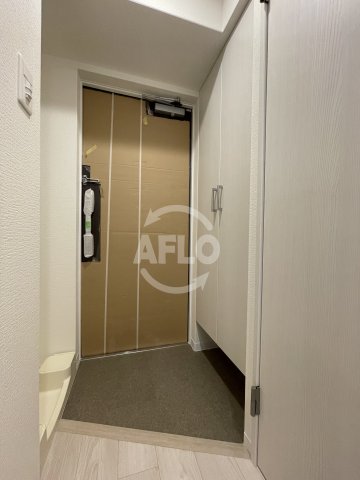 玄関　フォーリアライズ難波シエロ　玄関