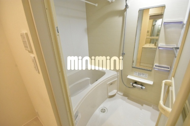 バス・シャワールーム　※別部屋の写真を参照。