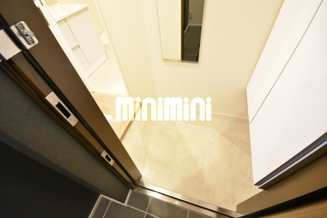 玄関　※別部屋の写真を参照。