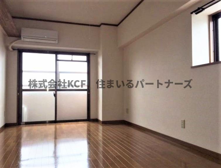 居室・リビング　こちらの居間で趣味の時間をお楽しみください