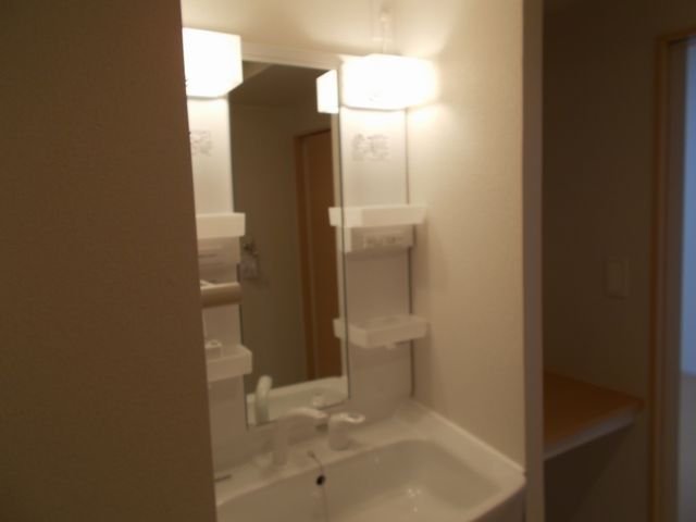 洗面設備　スペースが確保できる洗面所です