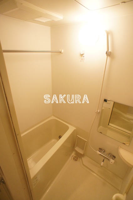 バス・シャワールーム　ご家族や長時間入浴に便利な追い炊き機能付きです♪