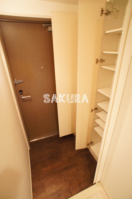 玄関　収納豊富なシューズボックスです♪