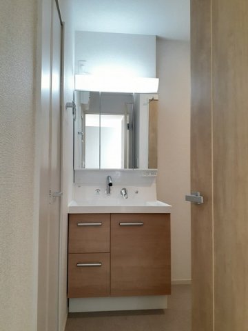 洗面設備　コンパクトで使いやすい洗面所