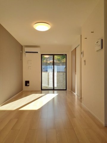 居室・リビング　こちらのリビングで趣味の時間をお楽しみください