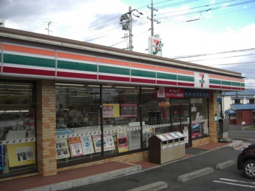 コンビニ　セブン－イレブン尾道山波町店（コンビニ）まで547m