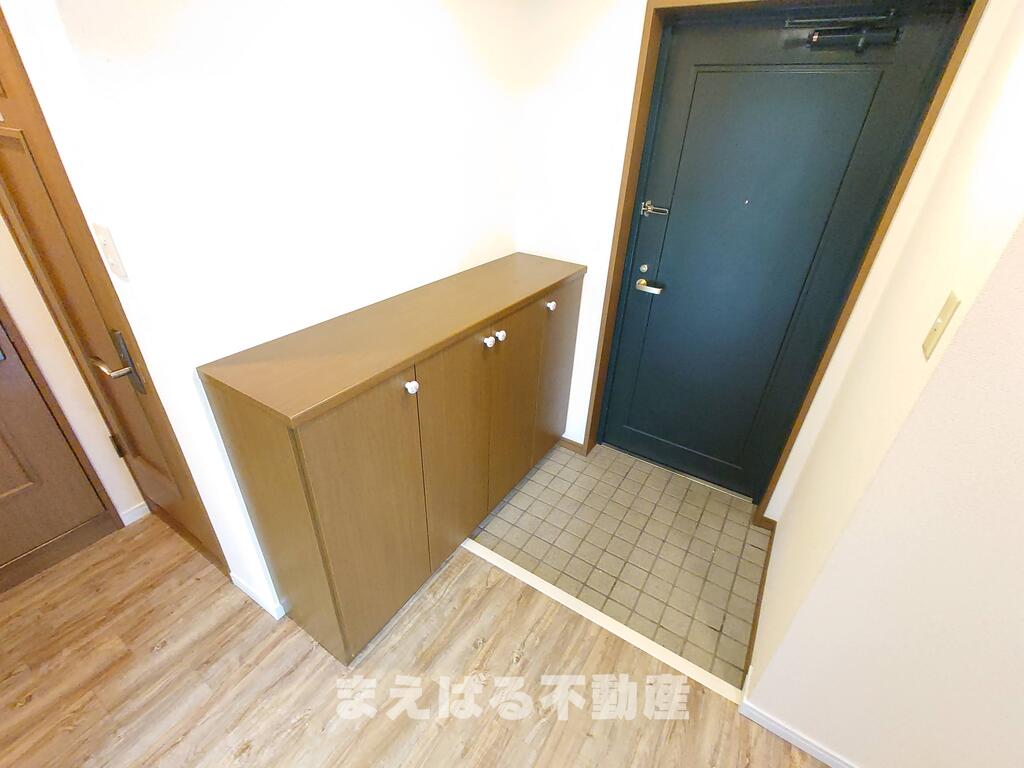 玄関　広い玄関スペース