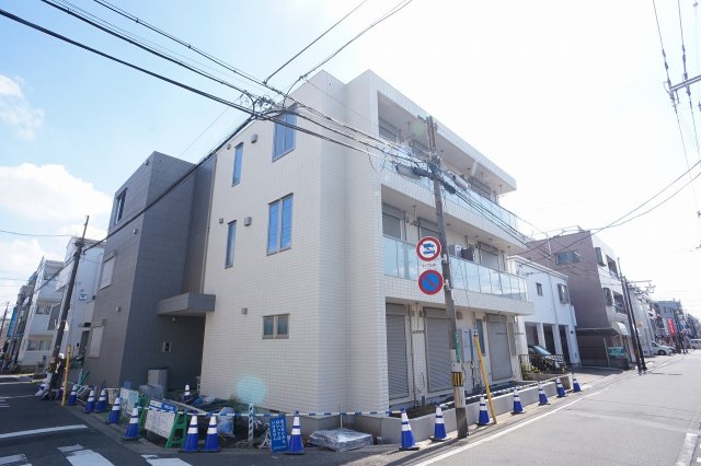 建物外観　角地に建つ3階建てヘーベルメゾンです。