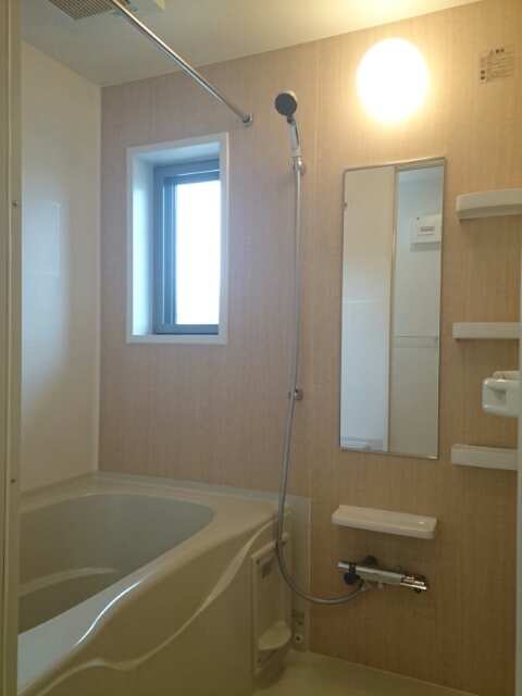 バス・シャワールーム　窓付き