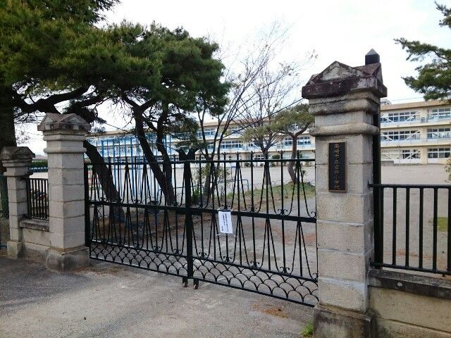 小学校　高崎市立吉井小学校（小学校）まで300m