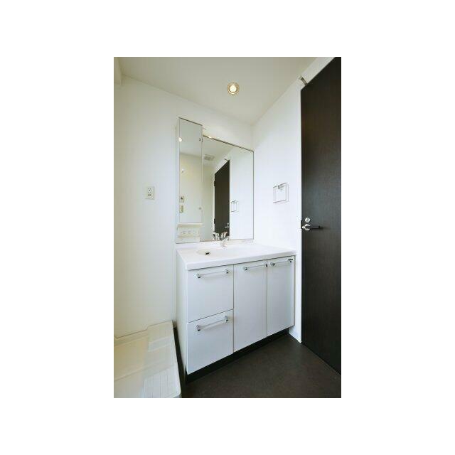 洗面設備　同タイプの別部屋の写真です。