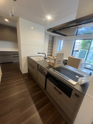 キッチン　リビングには床暖房付きで冬も暖かく過ごせます♪