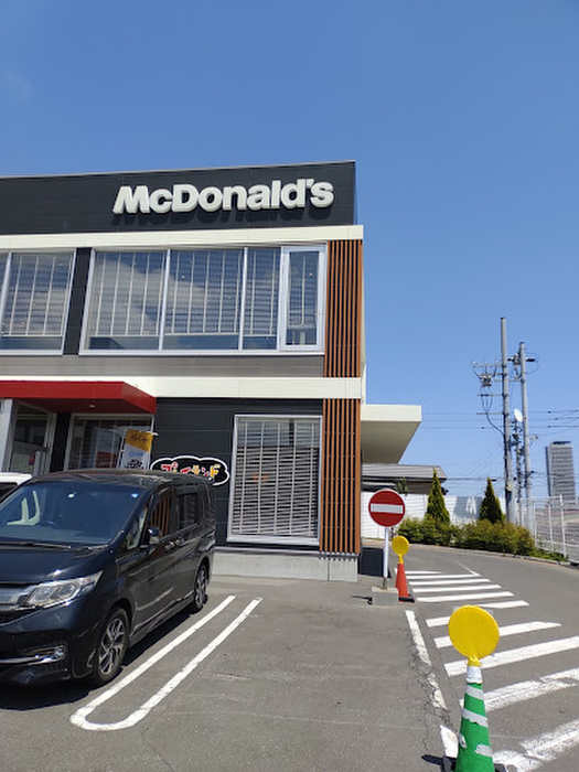 飲食店　マクドナルド 西町店（飲食店）まで230m