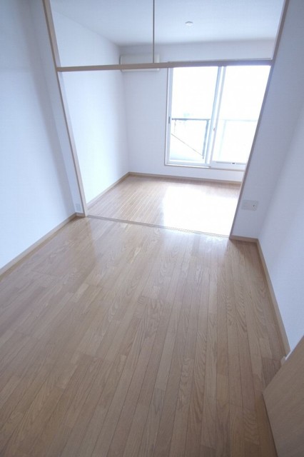 バルコニー　【洋室】洋室＊入口側から